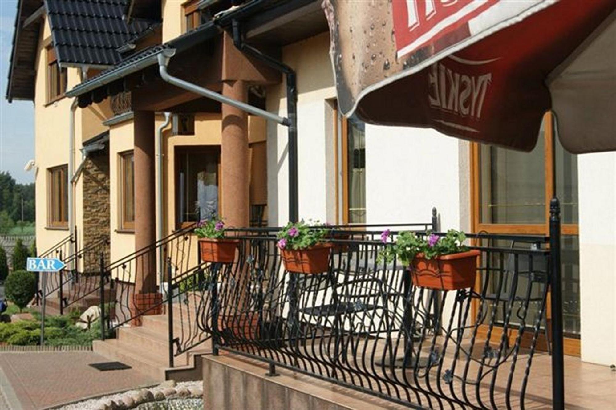 Pokoje Goscinne Gum-Bar Biskupice  Exterior photo